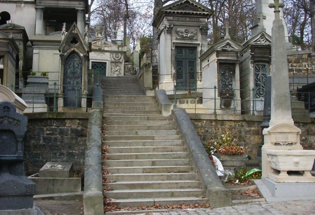 Pere_Lachaise_stairway